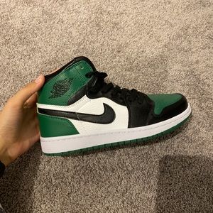 Nike Jordan 1 pine green